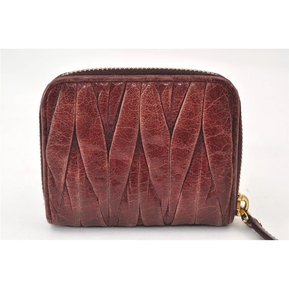 Miu Miu Red Quilted Leather Wallet with Gold Zipper - Picture 2 of 11